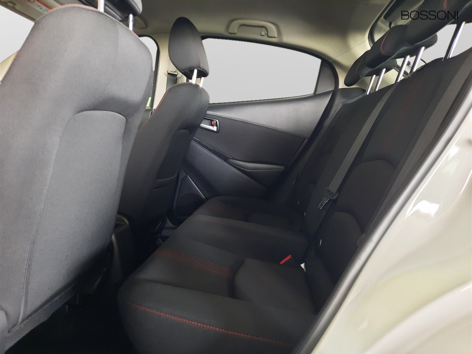 9 - Mazda 2 1.5 e-skyactiv g m hybrid 90cv homura