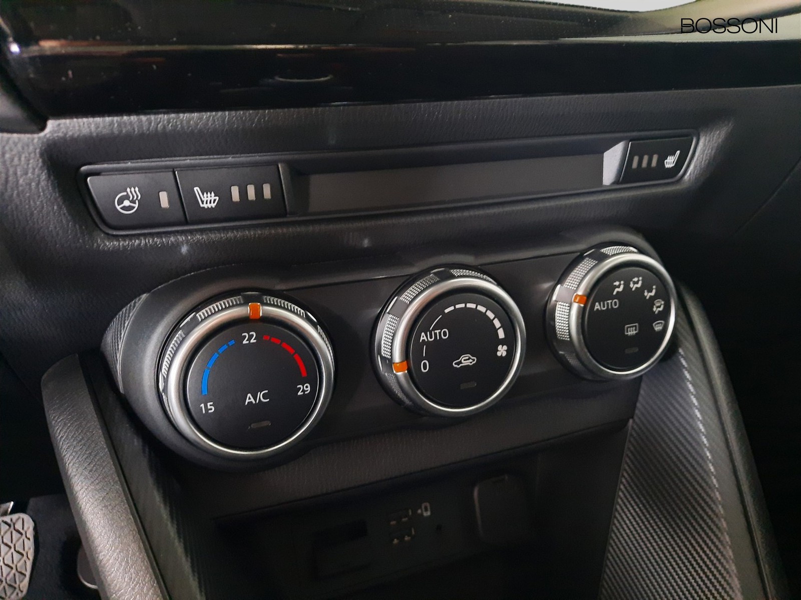 11 - Mazda 2 1.5 e-skyactiv g m hybrid 90cv homura