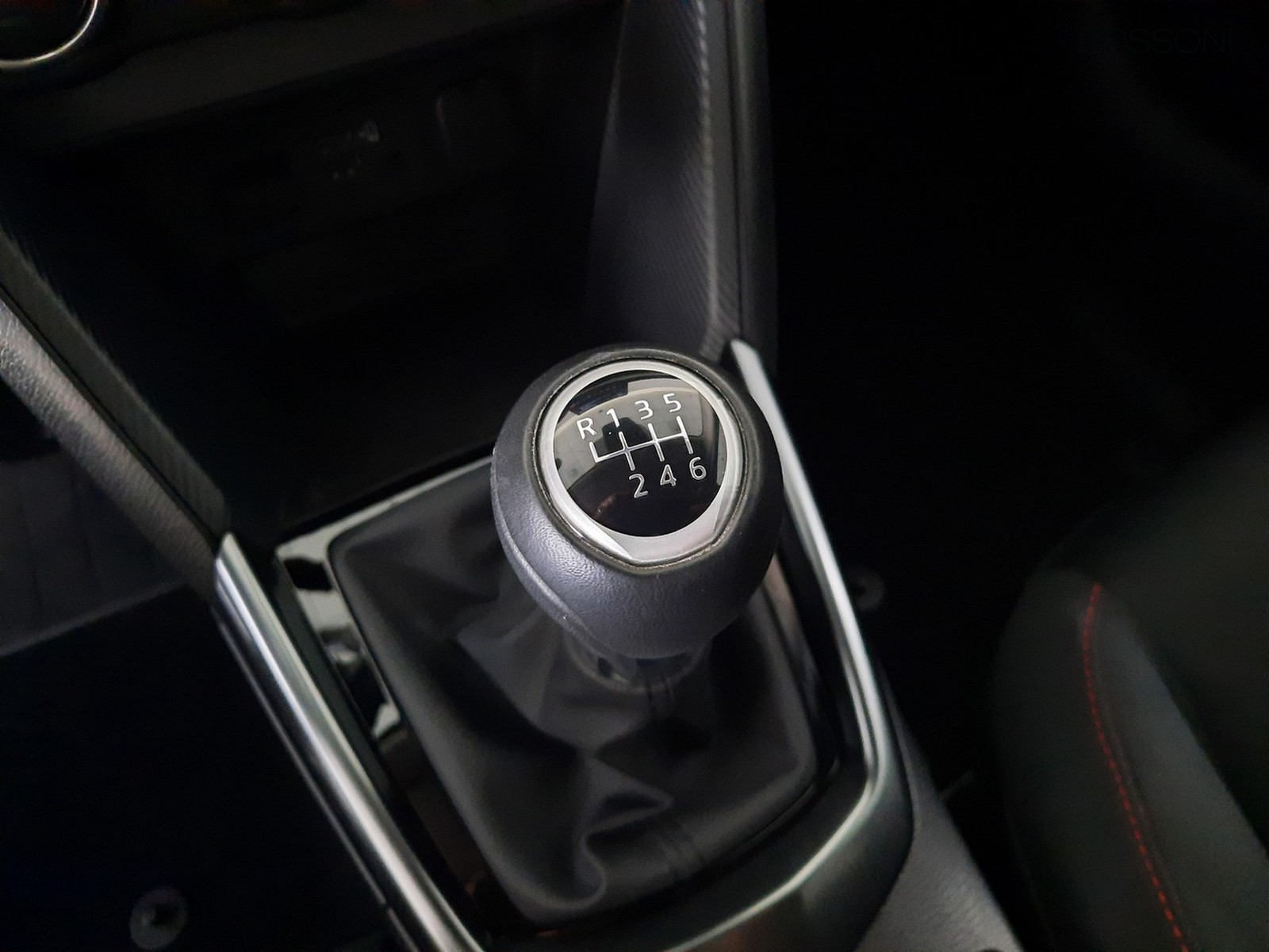12 - Mazda 2 1.5 e-skyactiv g m hybrid 90cv homura