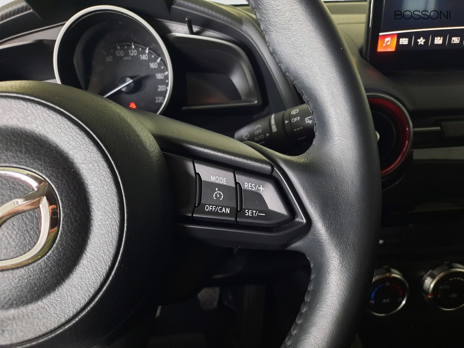 16 - Mazda 2 1.5 e-skyactiv g m hybrid 90cv homura
