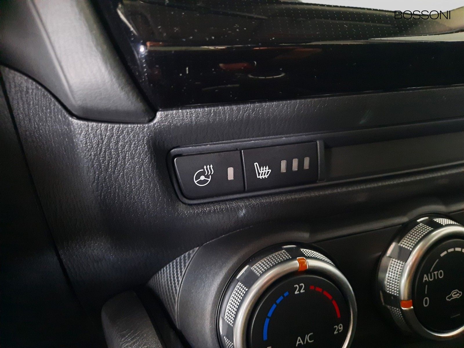 18 - Mazda 2 1.5 e-skyactiv g m hybrid 90cv homura