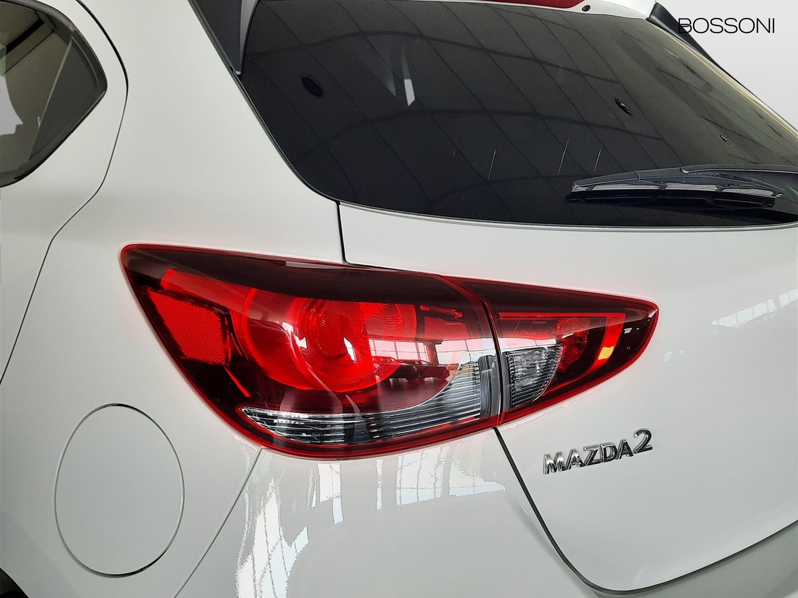 24 - Mazda 2 1.5 e-skyactiv g m hybrid 90cv homura
