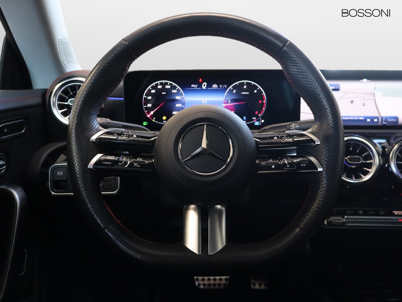 18 - Mercedes CLA coupe 200 d amg line premium plus 8g-dct