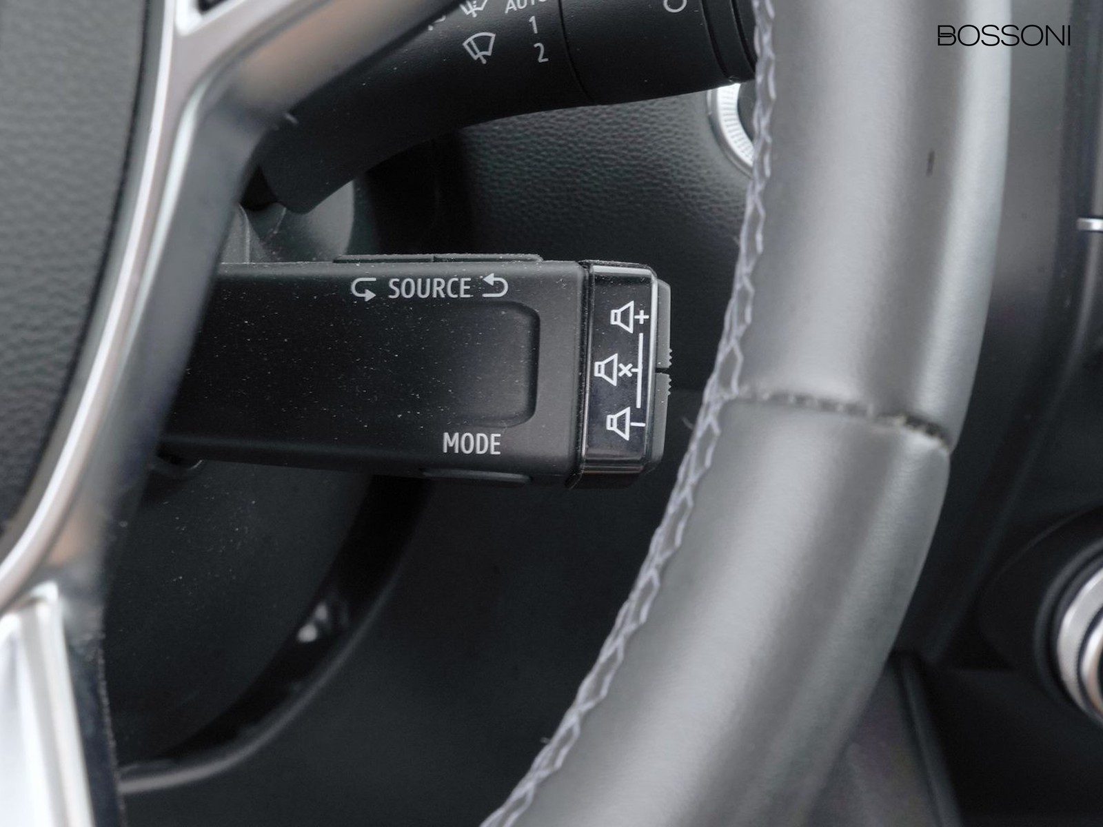 27 - Renault Captur 1.6 e-tech hybrid intens auto 145cv