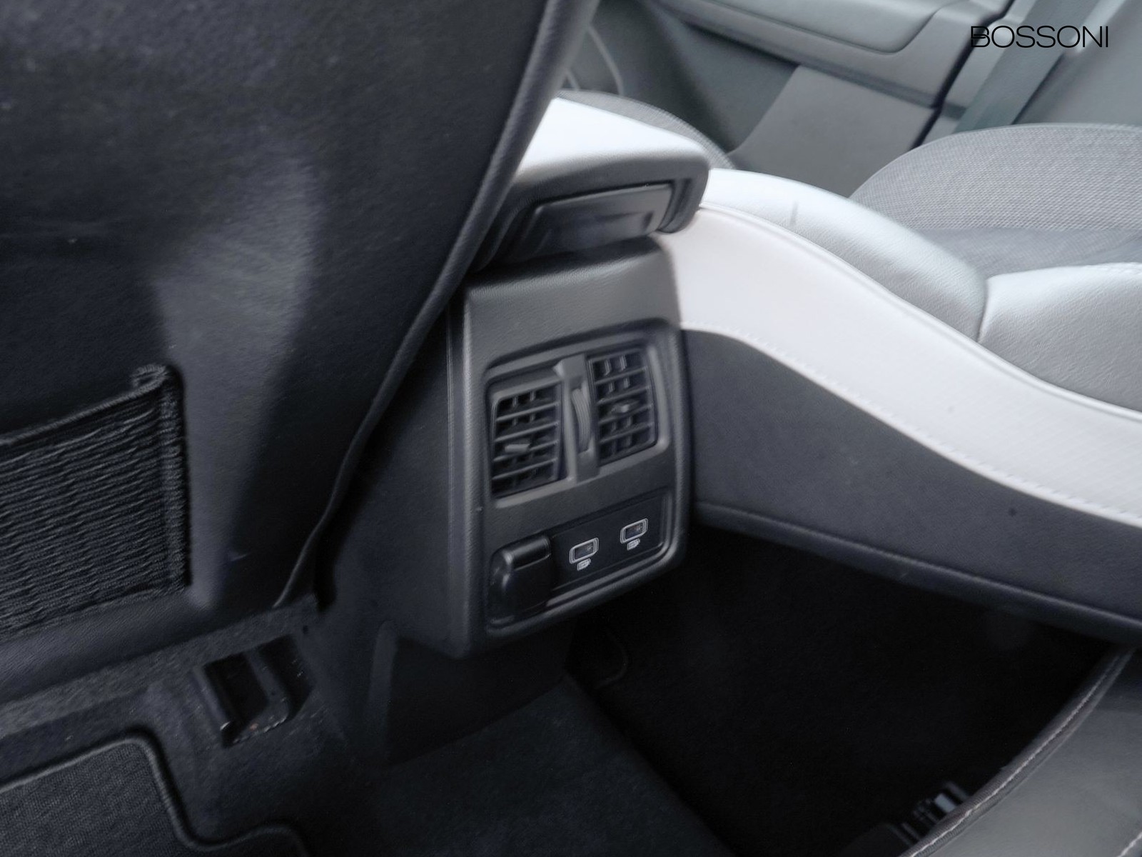29 - Renault Captur 1.6 e-tech hybrid intens auto 145cv