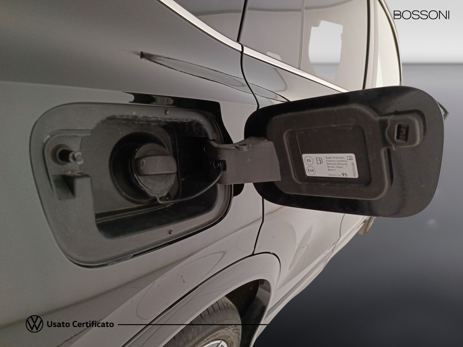 32 - Volkswagen Tiguan 1.5 etsi act 150cv r-line dsg