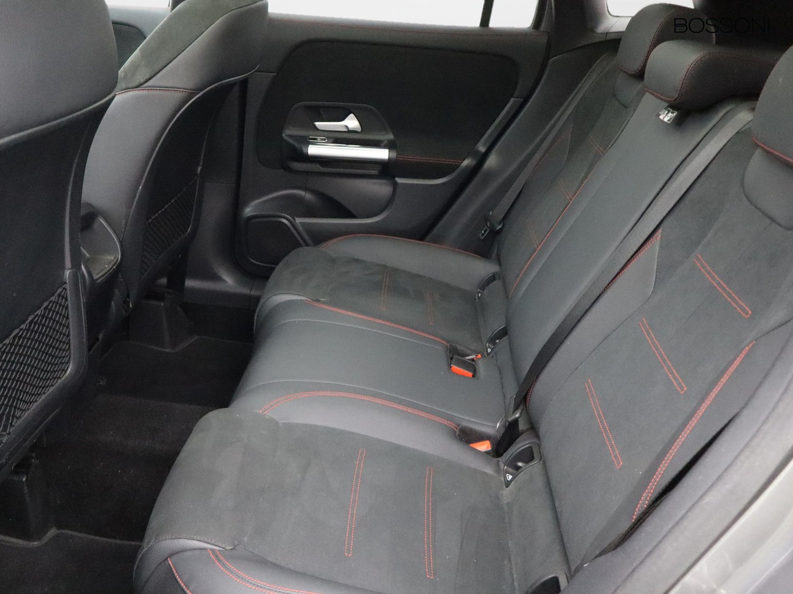 8 - Mercedes GLA 200 d amg line premium 8g-dct