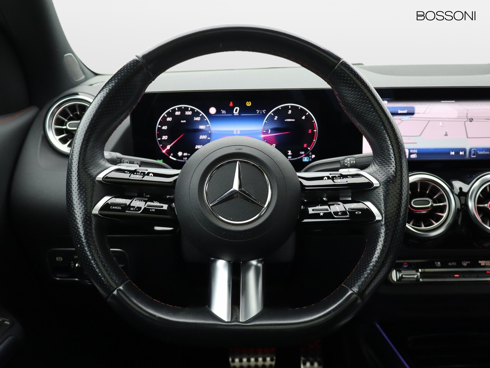 17 - Mercedes GLA 200 d amg line premium 8g-dct