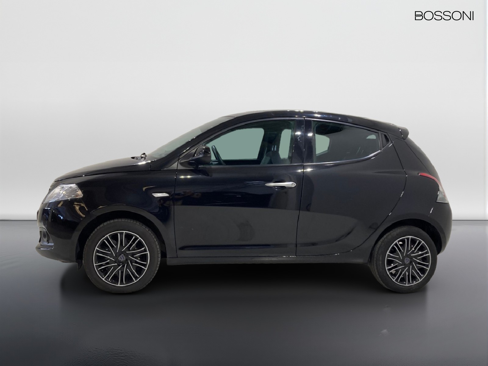 5 - Lancia Ypsilon 1.0 firefly hybrid 70cv silver s&s