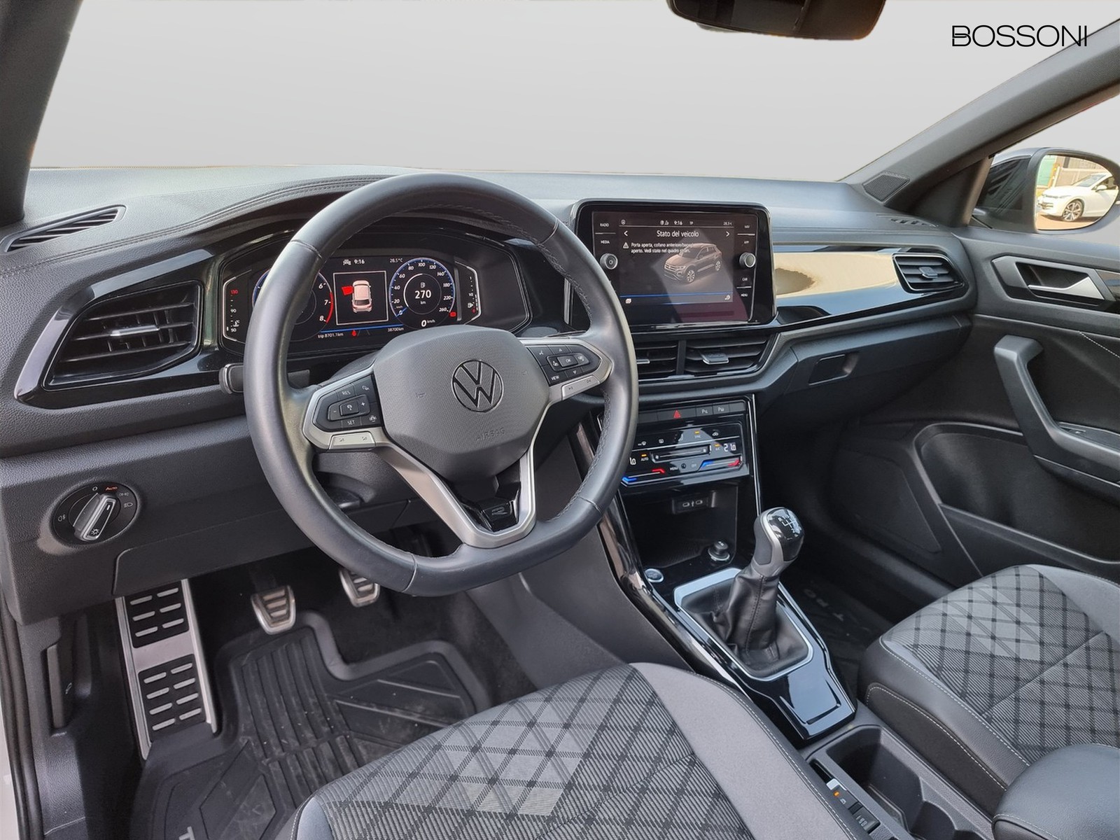 6 - Volkswagen T-Roc 1.5 tsi act r line