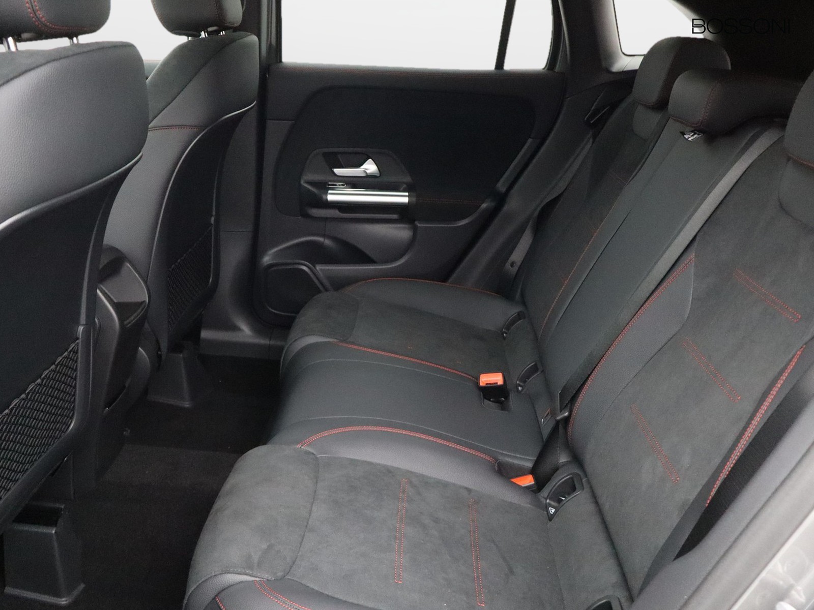 8 - Mercedes GLA 200 d amg line extra 8g-dct
