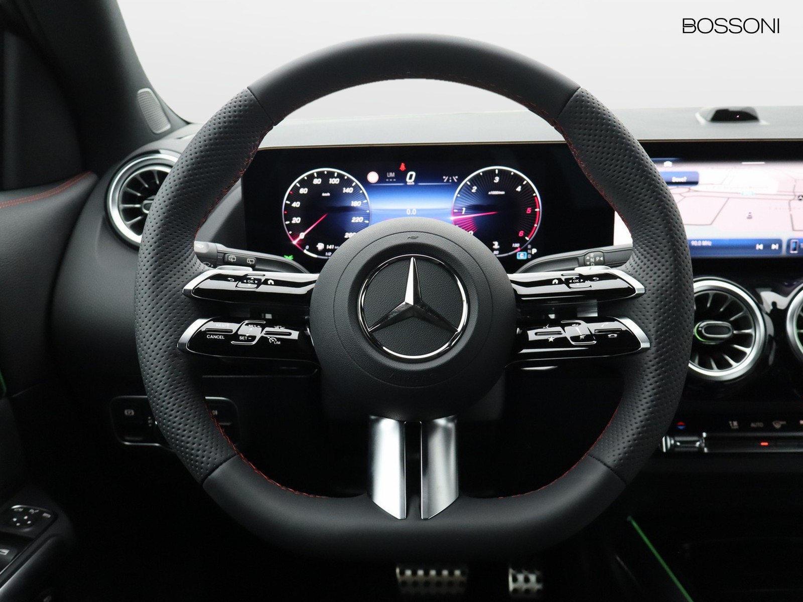 17 - Mercedes GLA 200 d amg line extra 8g-dct