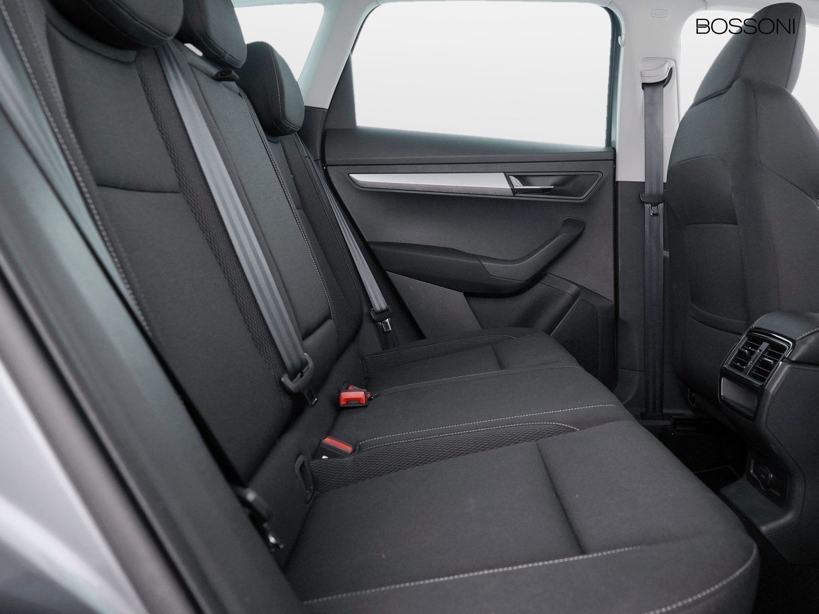 9 - Skoda Karoq 2.0 tdi evo scr 150cv executive dsg