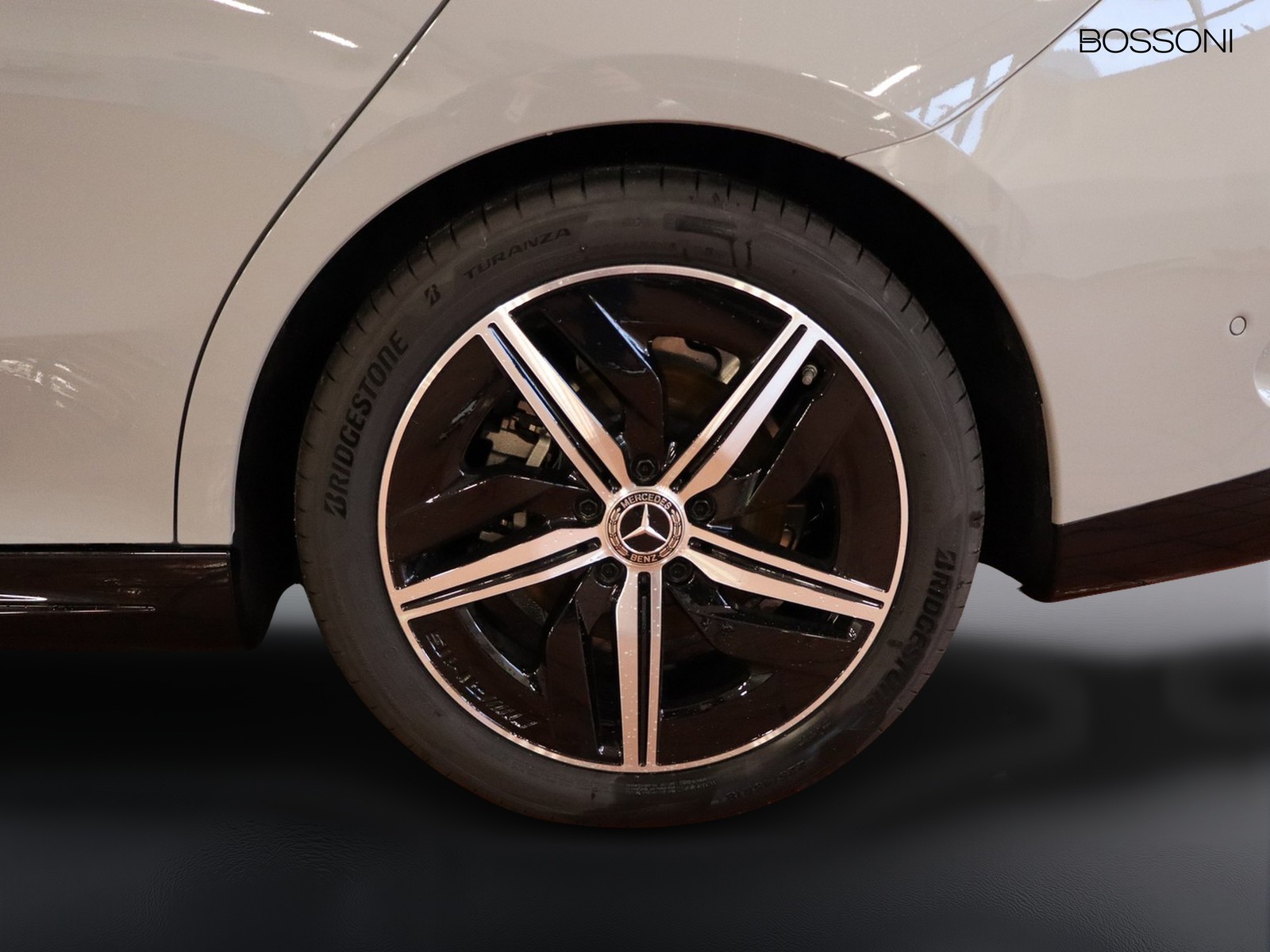 4 - Mercedes CLA 200 premium 4matic auto