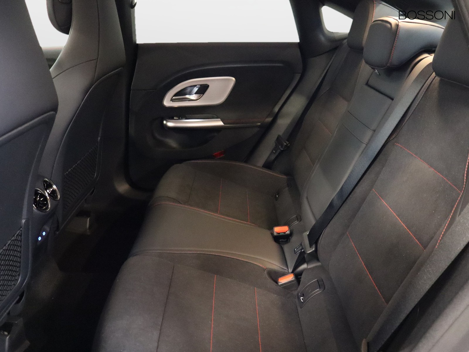 8 - Mercedes CLA 200 premium 4matic auto