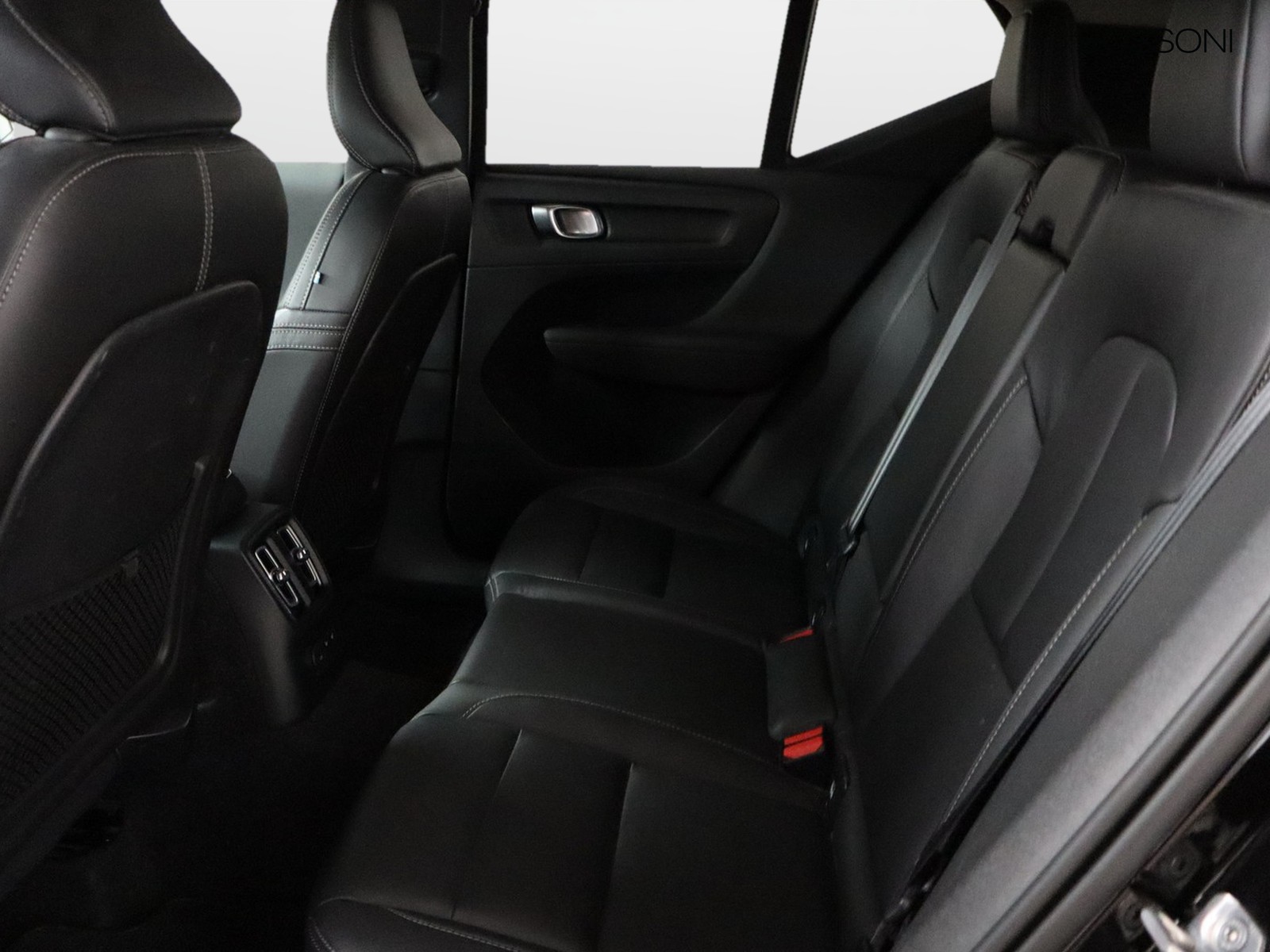 8 - Volvo XC40 1.5 t4 recharge plug-in-hybrid inscription geartronic my21