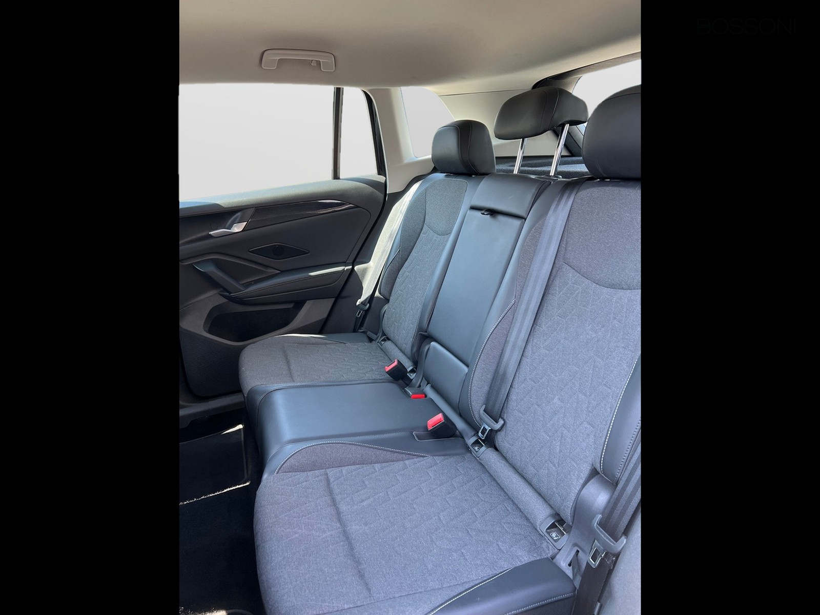 9 - Volkswagen Tiguan 2.0 tdi scr 150cv life dsg
