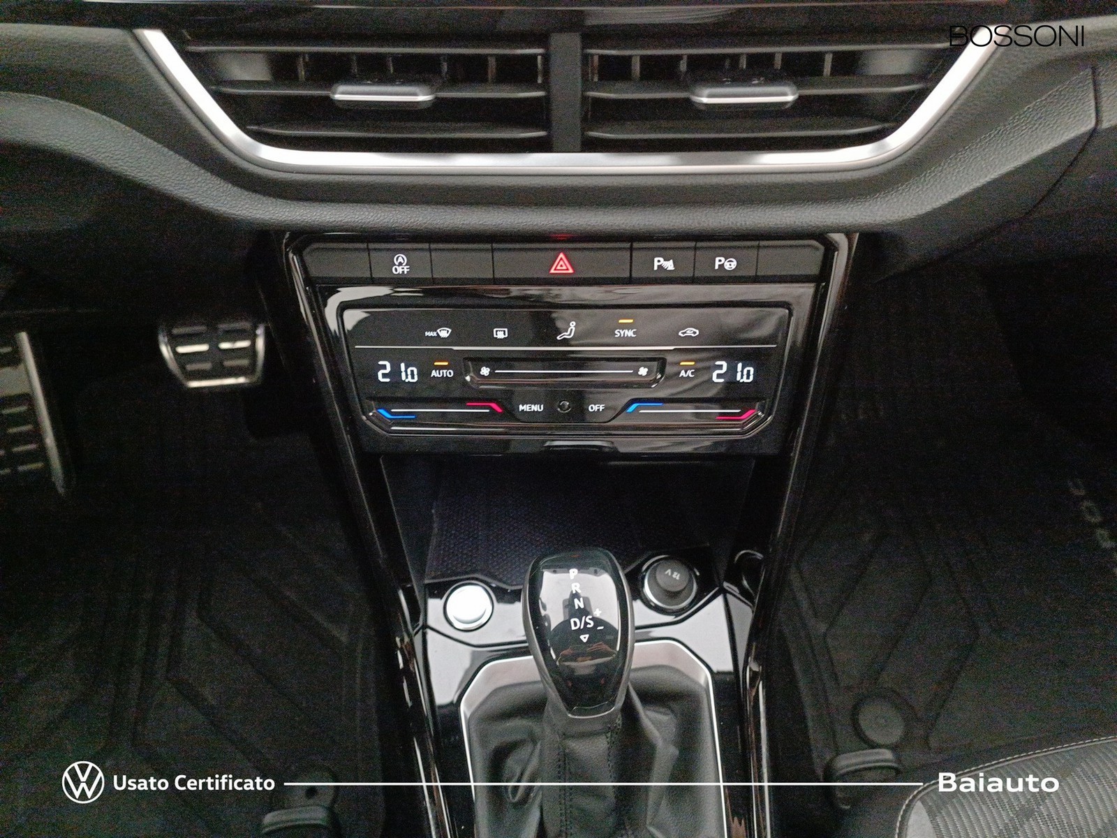 11 - Volkswagen T-Roc 1.5 tsi act r line dsg