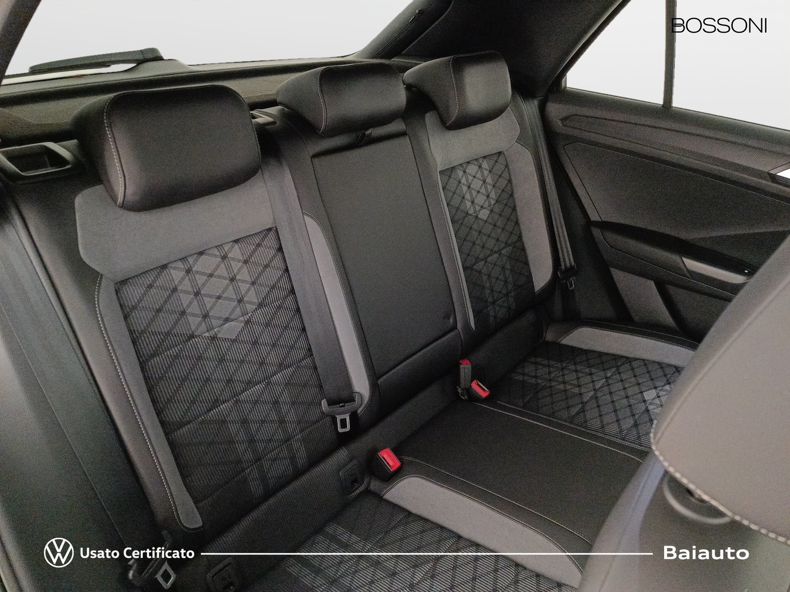 21 - Volkswagen T-Roc 1.5 tsi act r line dsg