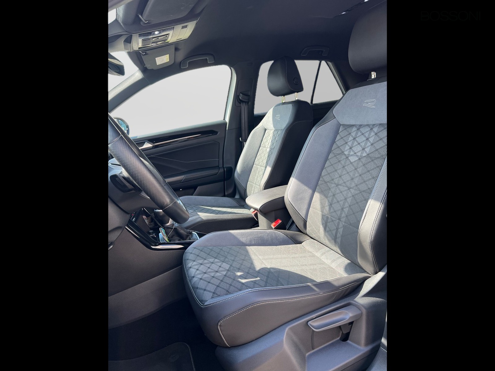 9 - Volkswagen T-Roc 1.5 tsi act r line dsg