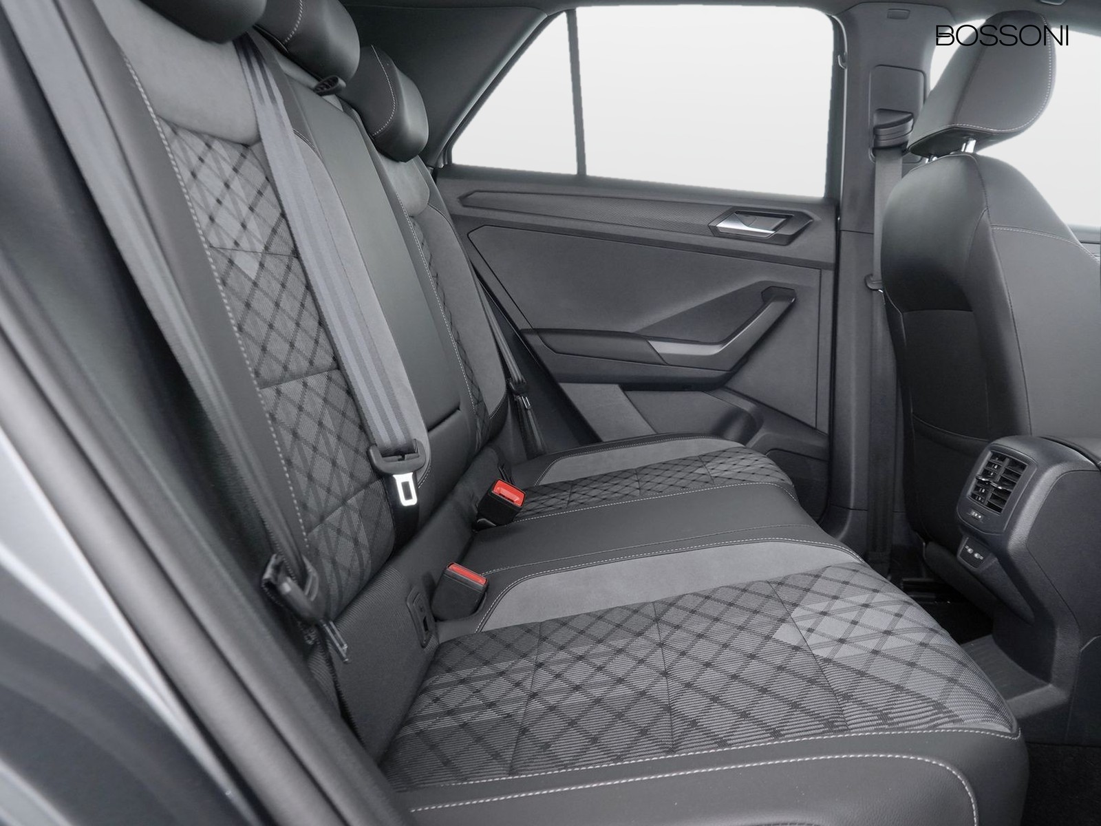 9 - Volkswagen T-Roc 1.5 tsi act r line dsg