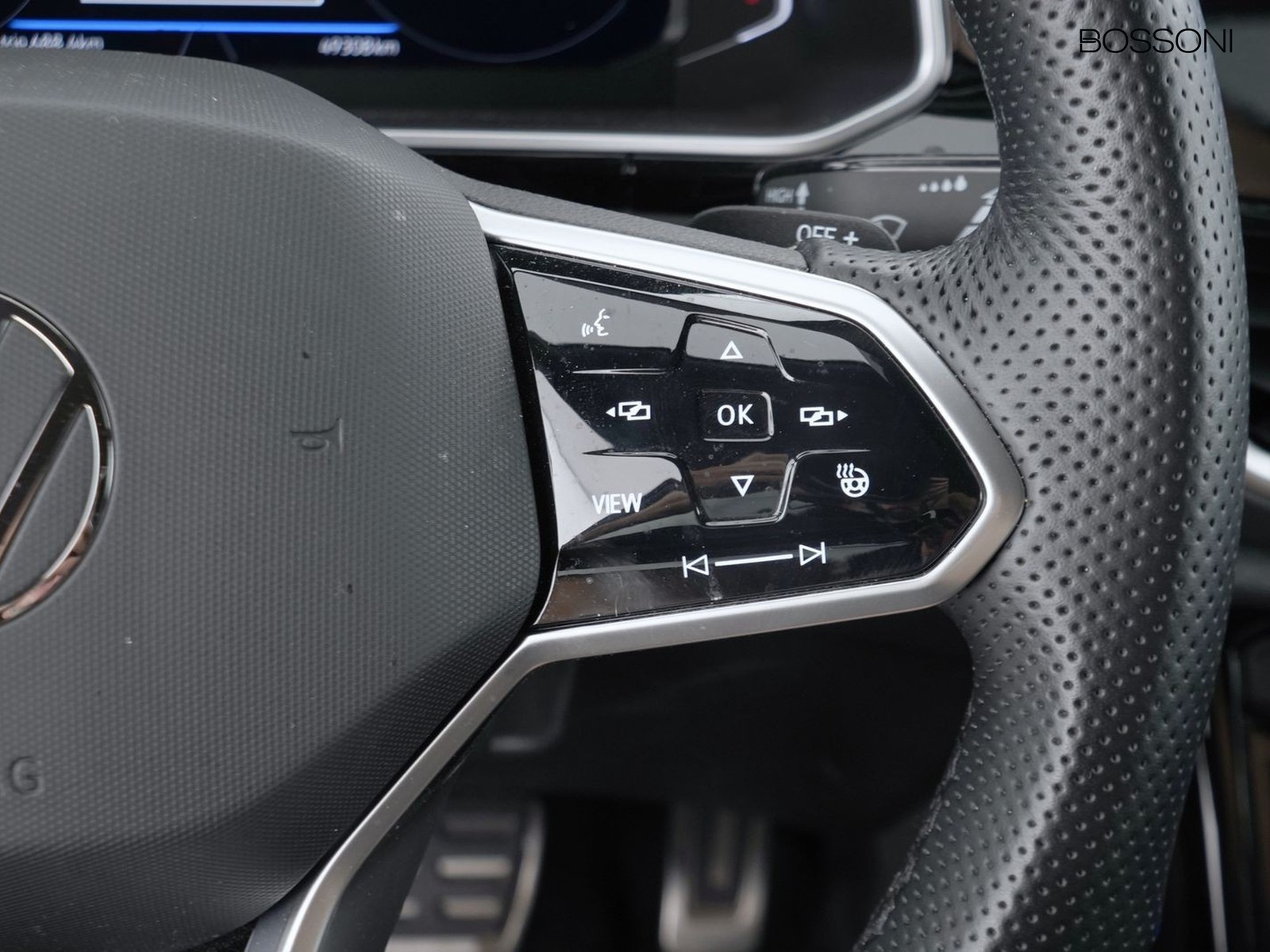 27 - Volkswagen T-Roc 1.5 tsi act r line dsg