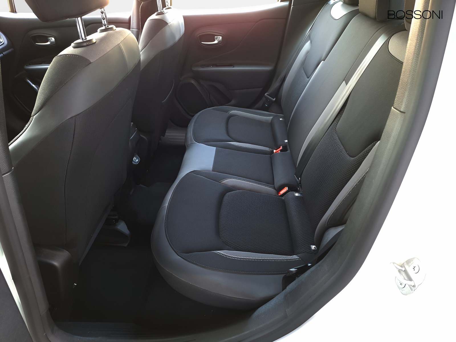12 - Jeep Renegade 1.3 t4 phev limited 4xe at6