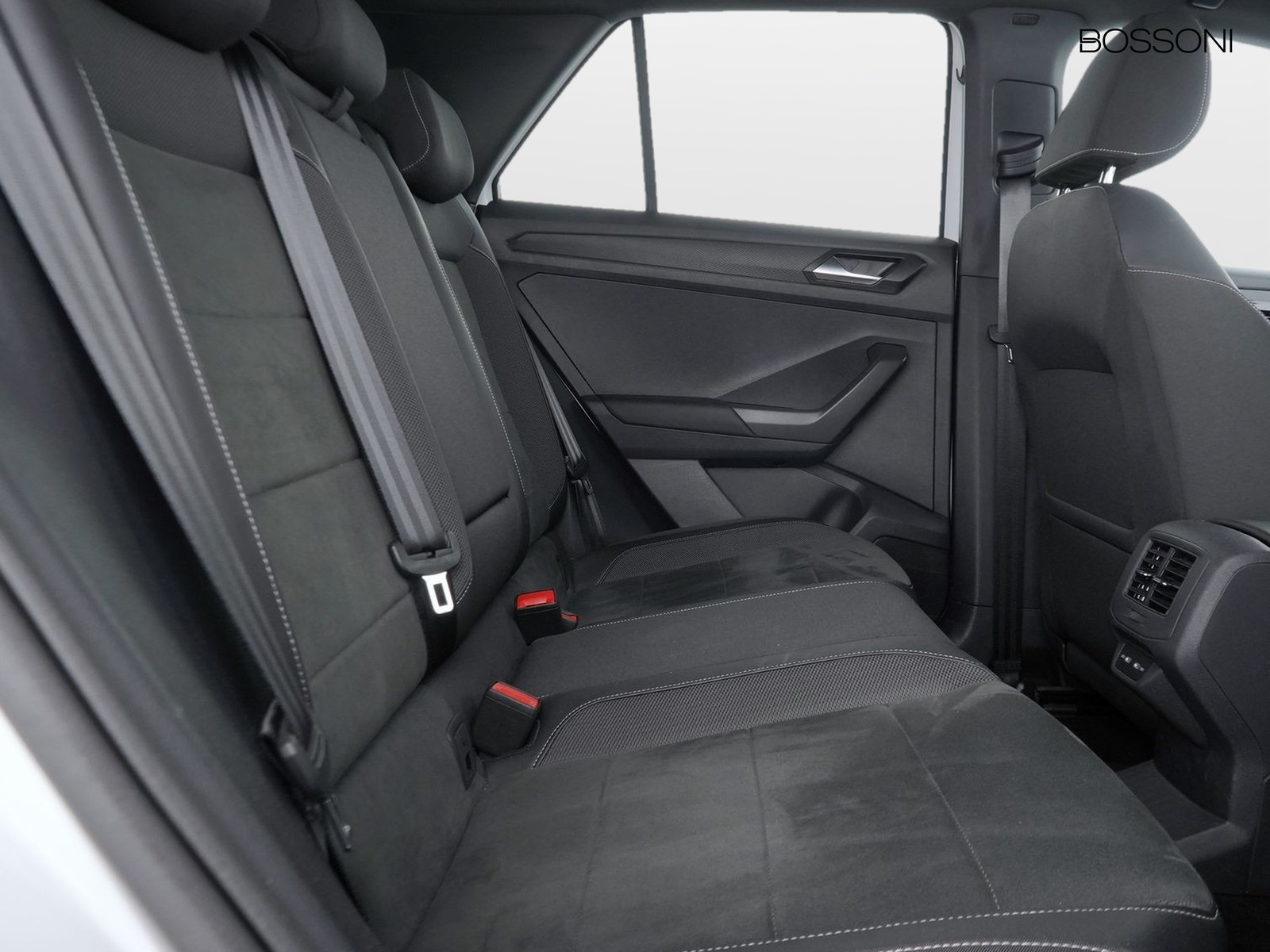 9 - Volkswagen T-Roc 1.0 tsi 110cv style