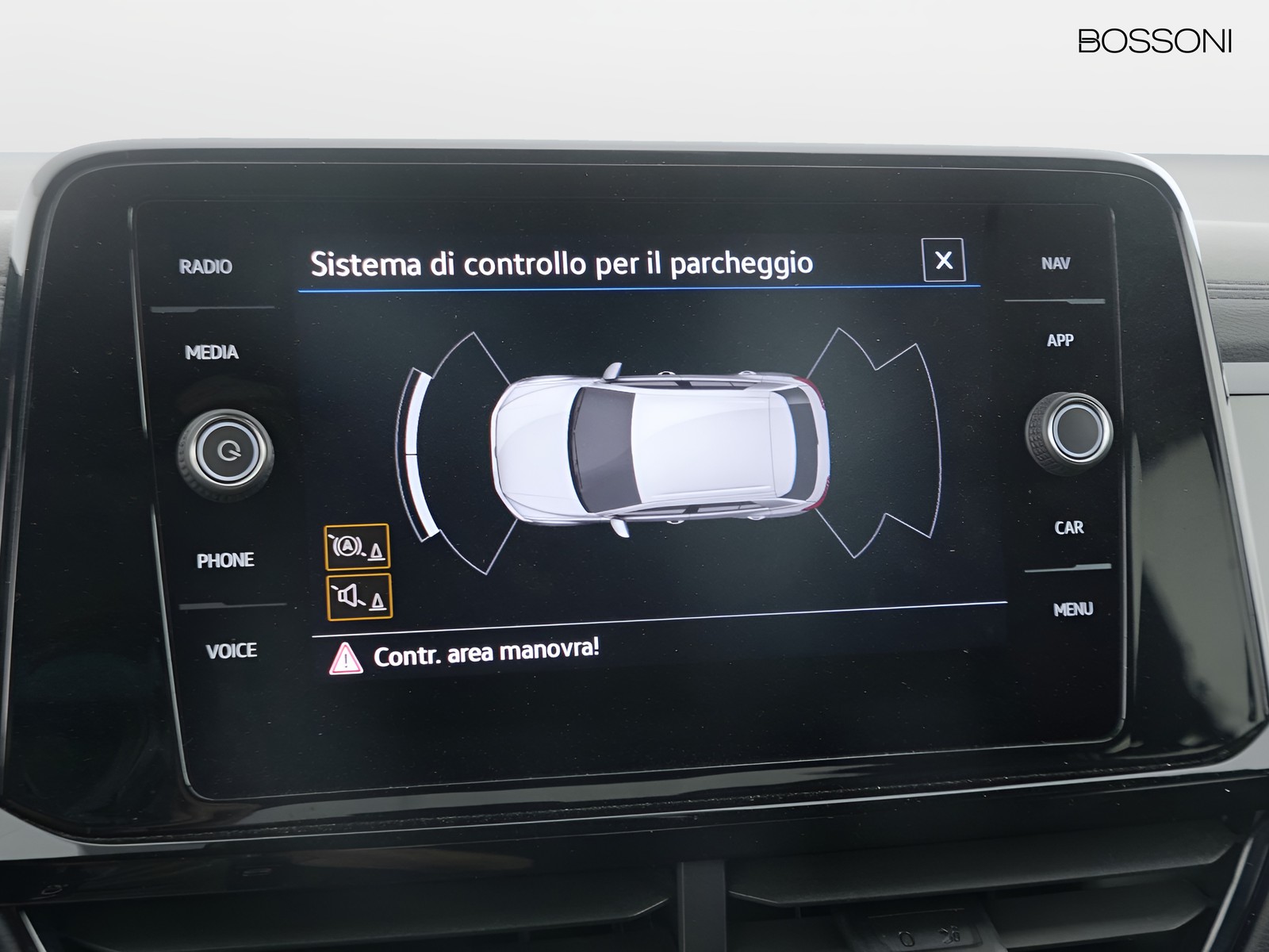 28 - Volkswagen T-Roc 1.0 tsi 110cv style