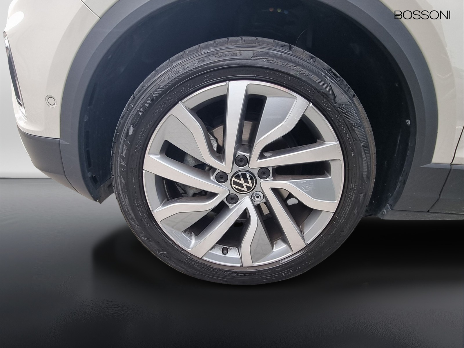 5 - Volkswagen T-Roc 1.0 tsi 110cv style
