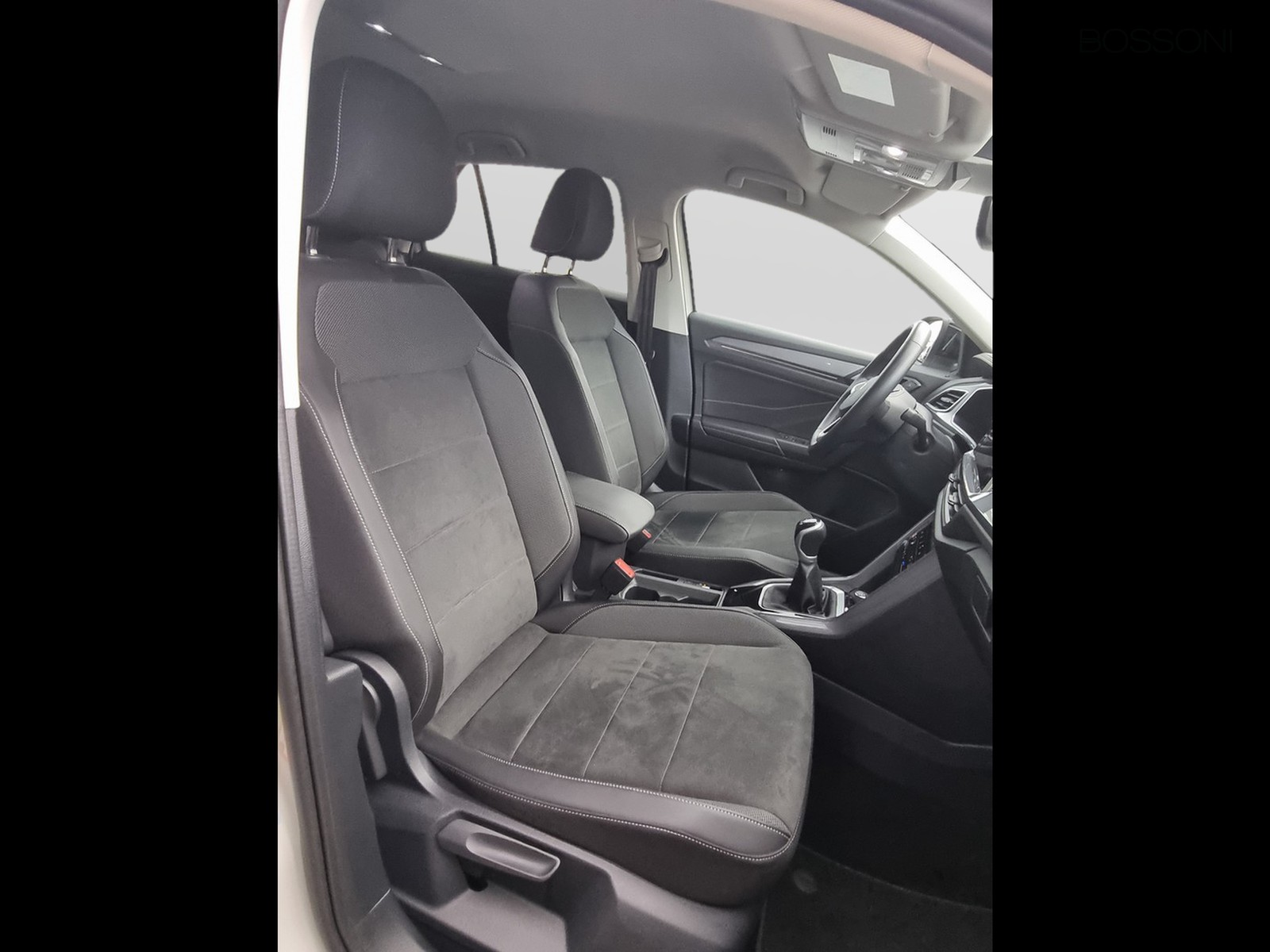 12 - Volkswagen T-Roc 1.0 tsi 110cv style