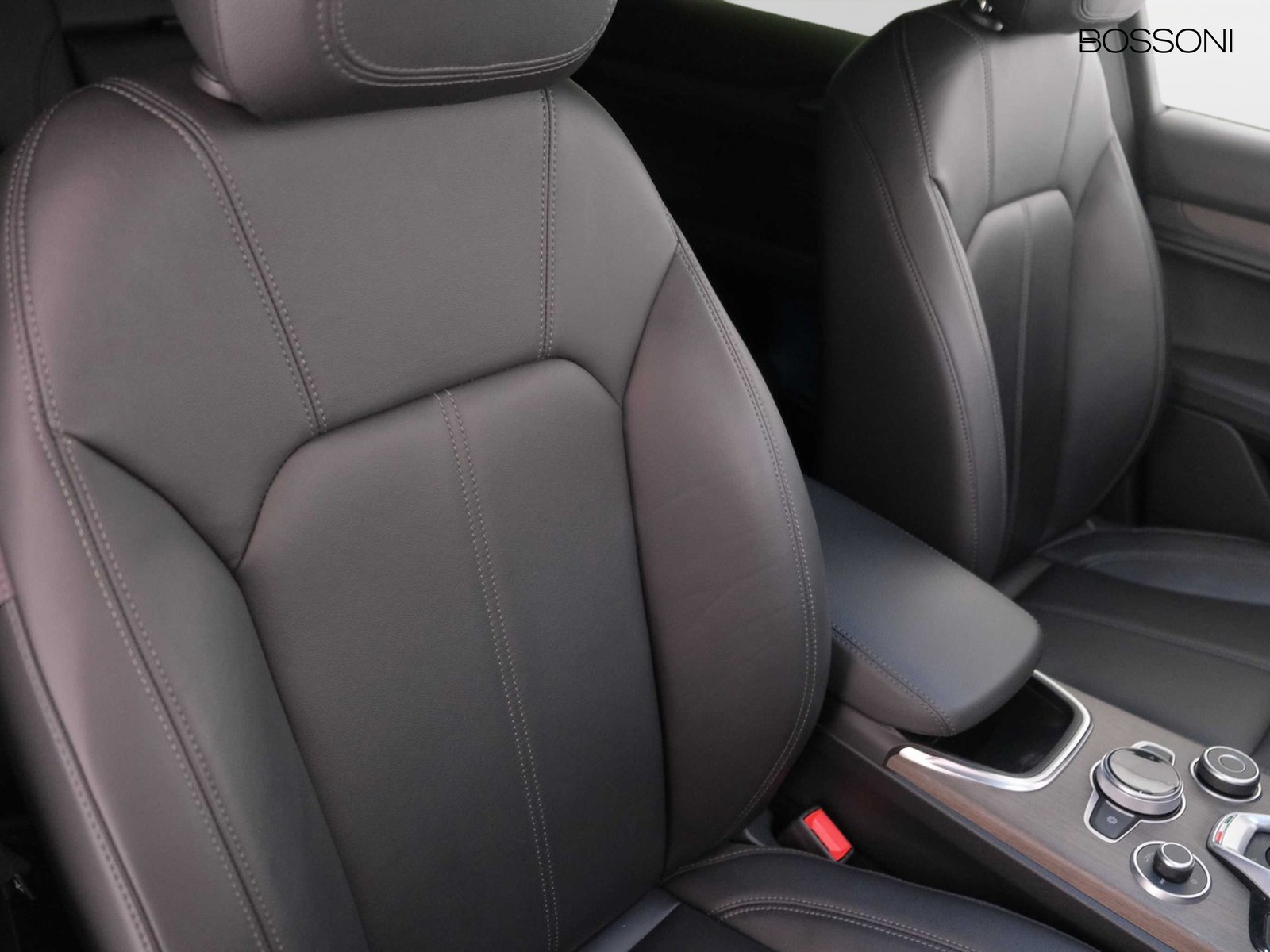 21 - Alfa Romeo Stelvio 2.2 turbo 210cv ti q4 at8
