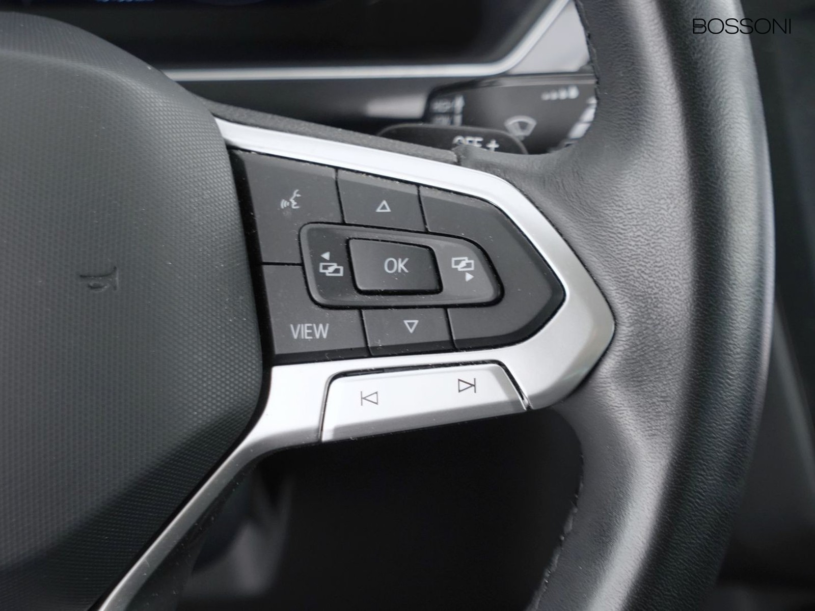 27 - Volkswagen Tiguan 1.5 tsi act 150cv elegance dsg