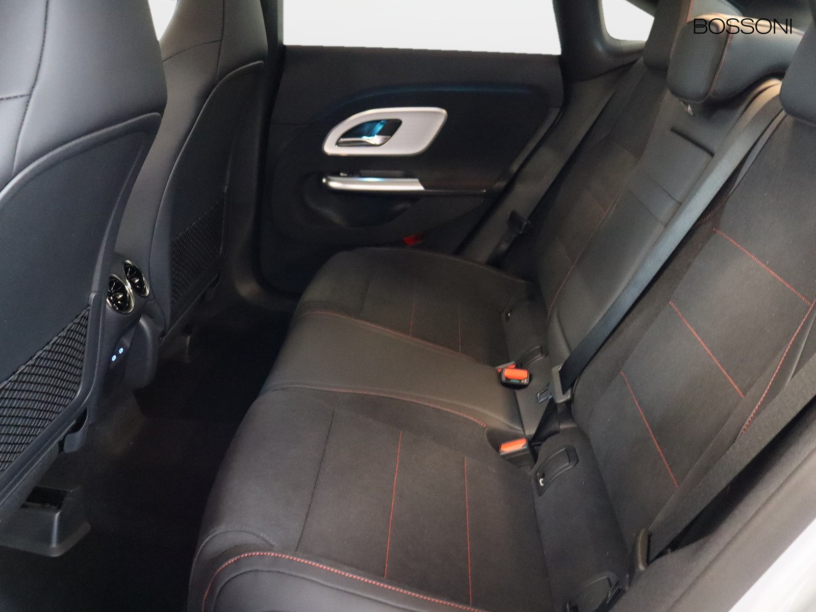 8 - Mercedes CLA 200 advanced plus 4matic auto