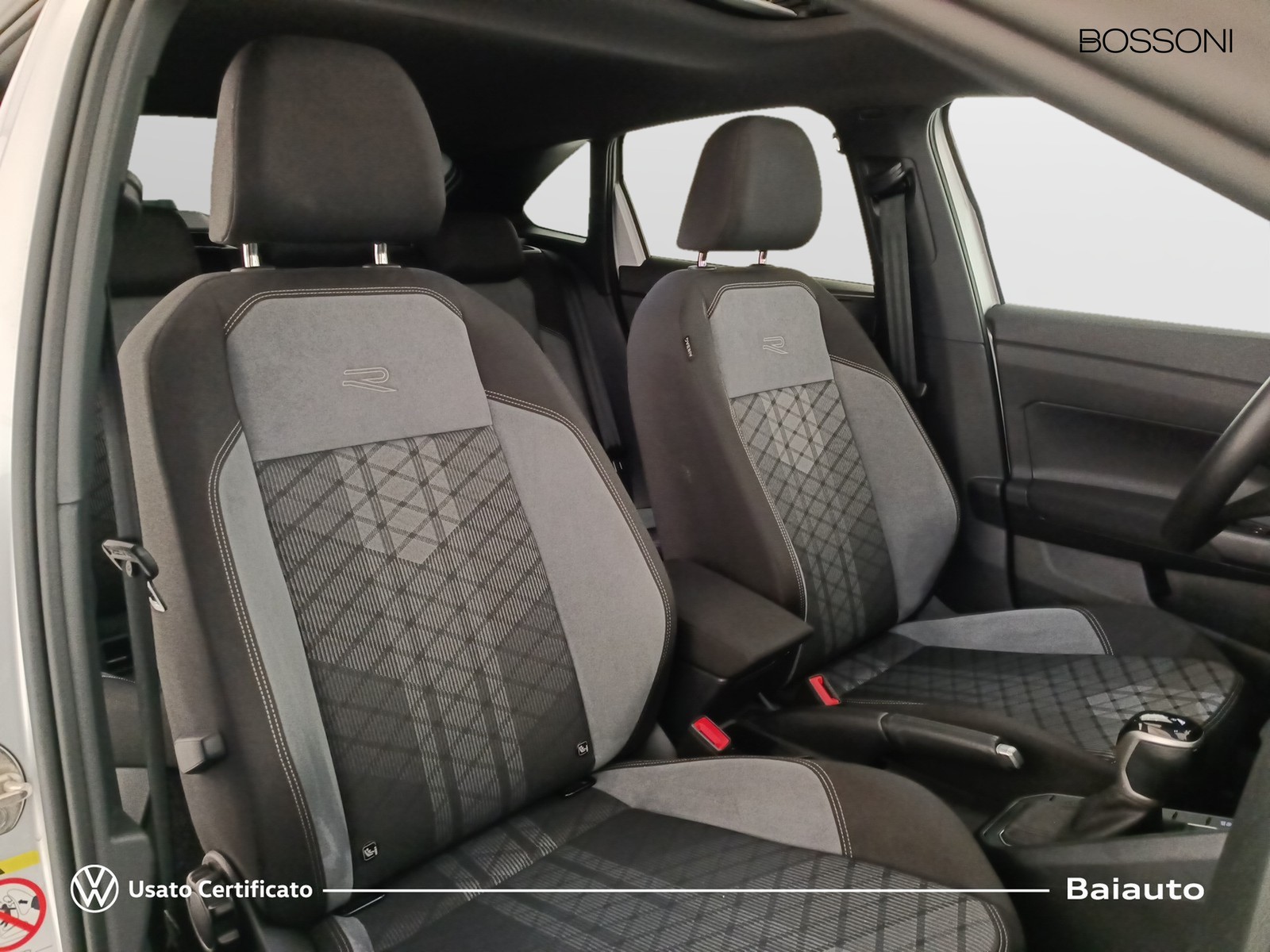 14 - Volkswagen Taigo 1.0 tsi 115cv r-line dsg