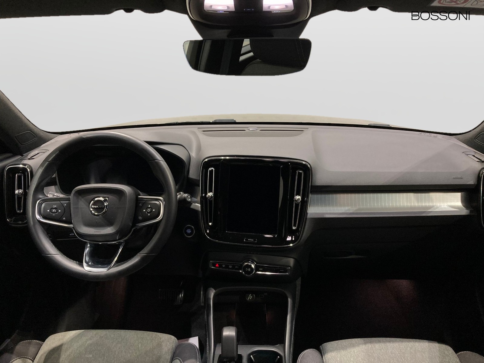 5 - Volvo XC40 2.0 b3 core automatico
