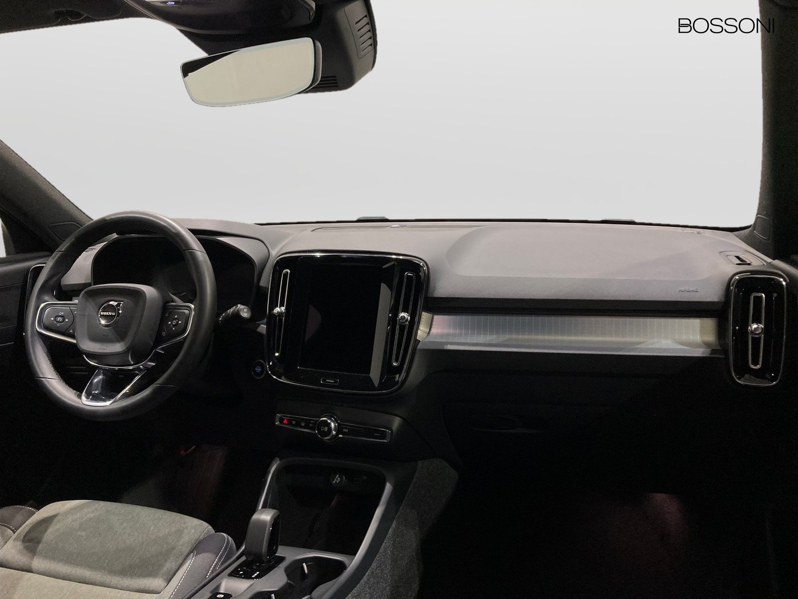 6 - Volvo XC40 2.0 b3 core automatico