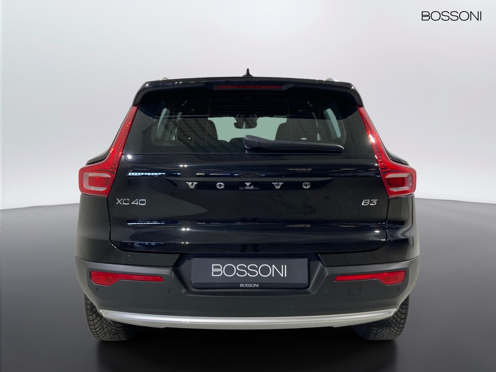 9 - Volvo XC40 2.0 b3 core automatico