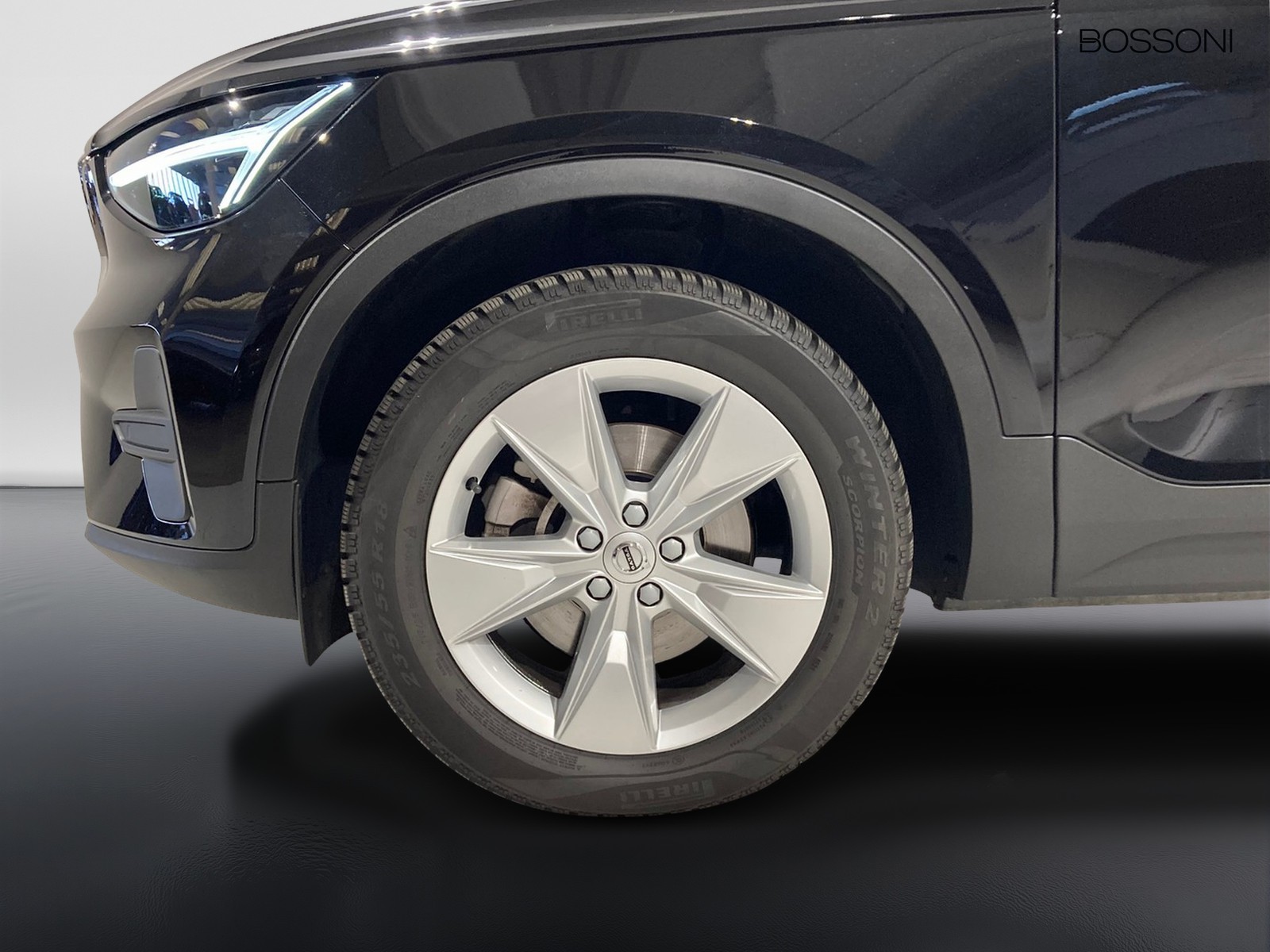 11 - Volvo XC40 2.0 b3 core automatico