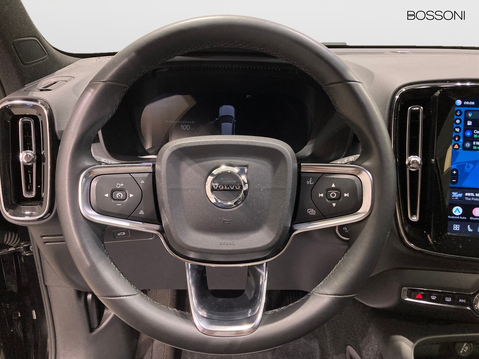 12 - Volvo XC40 2.0 b3 core automatico