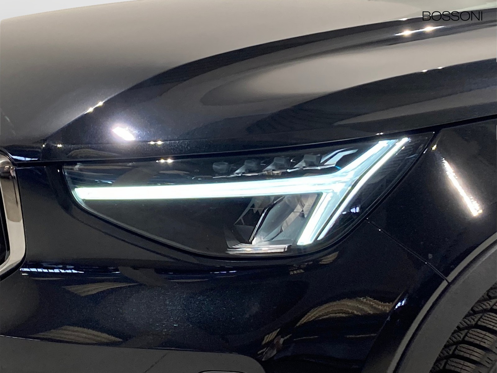 20 - Volvo XC40 2.0 b3 core automatico