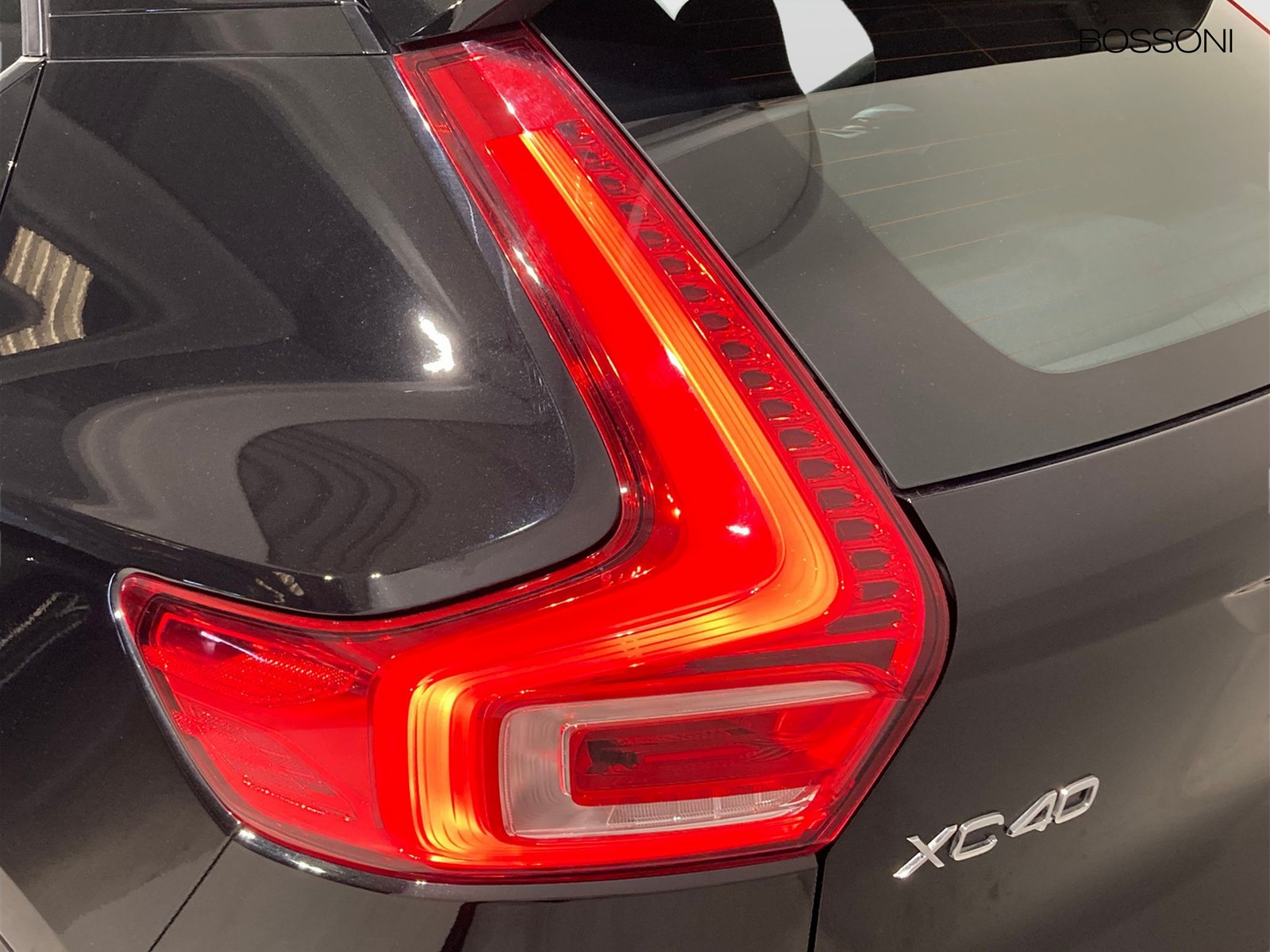 21 - Volvo XC40 2.0 b3 core automatico