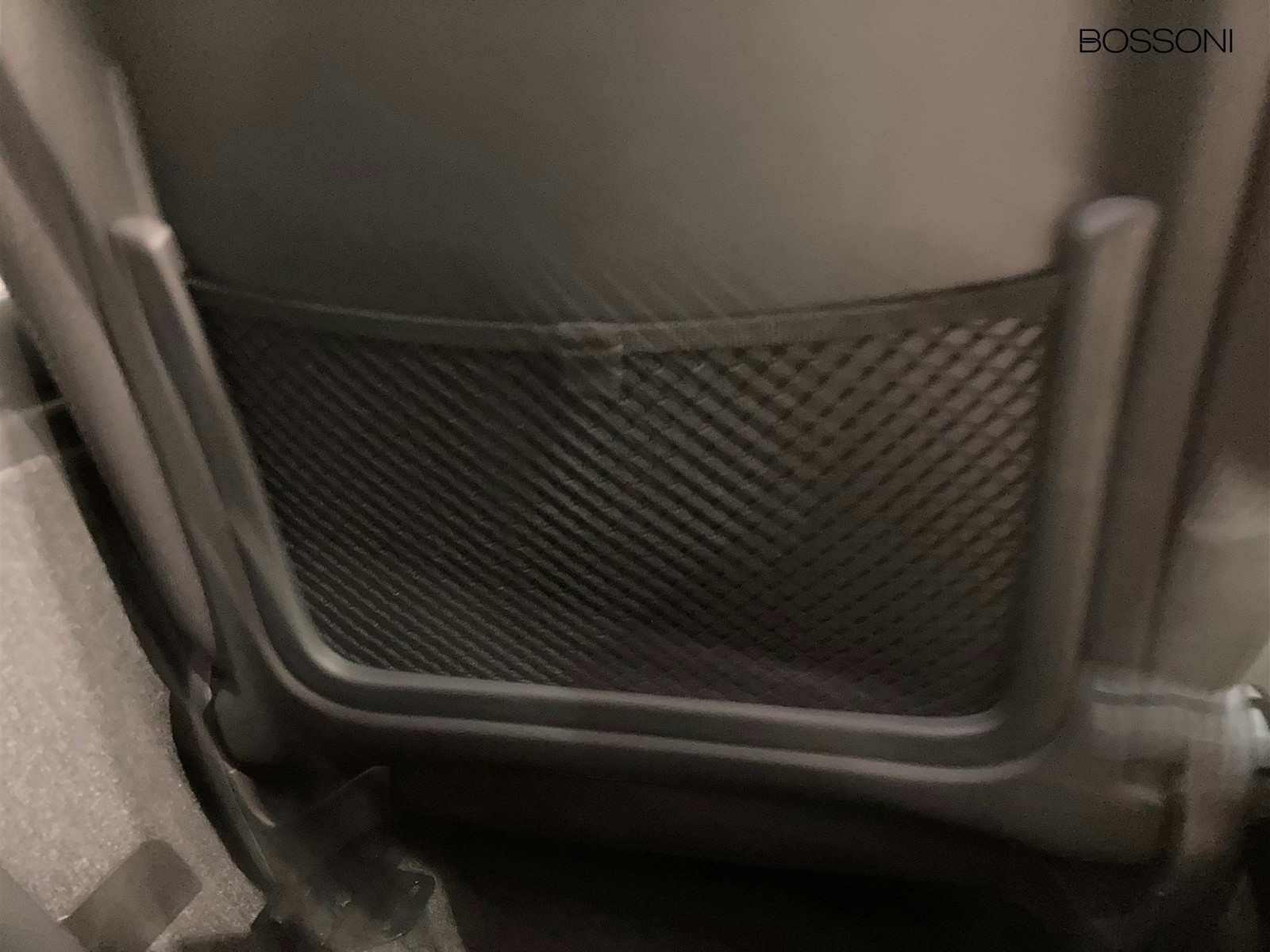 24 - Volvo XC40 2.0 b3 core automatico