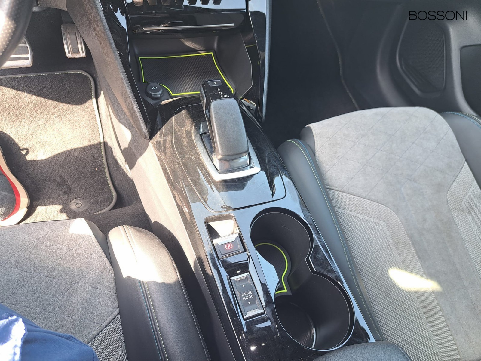 9 - Peugeot e-208 5 porte 100kw gt my20