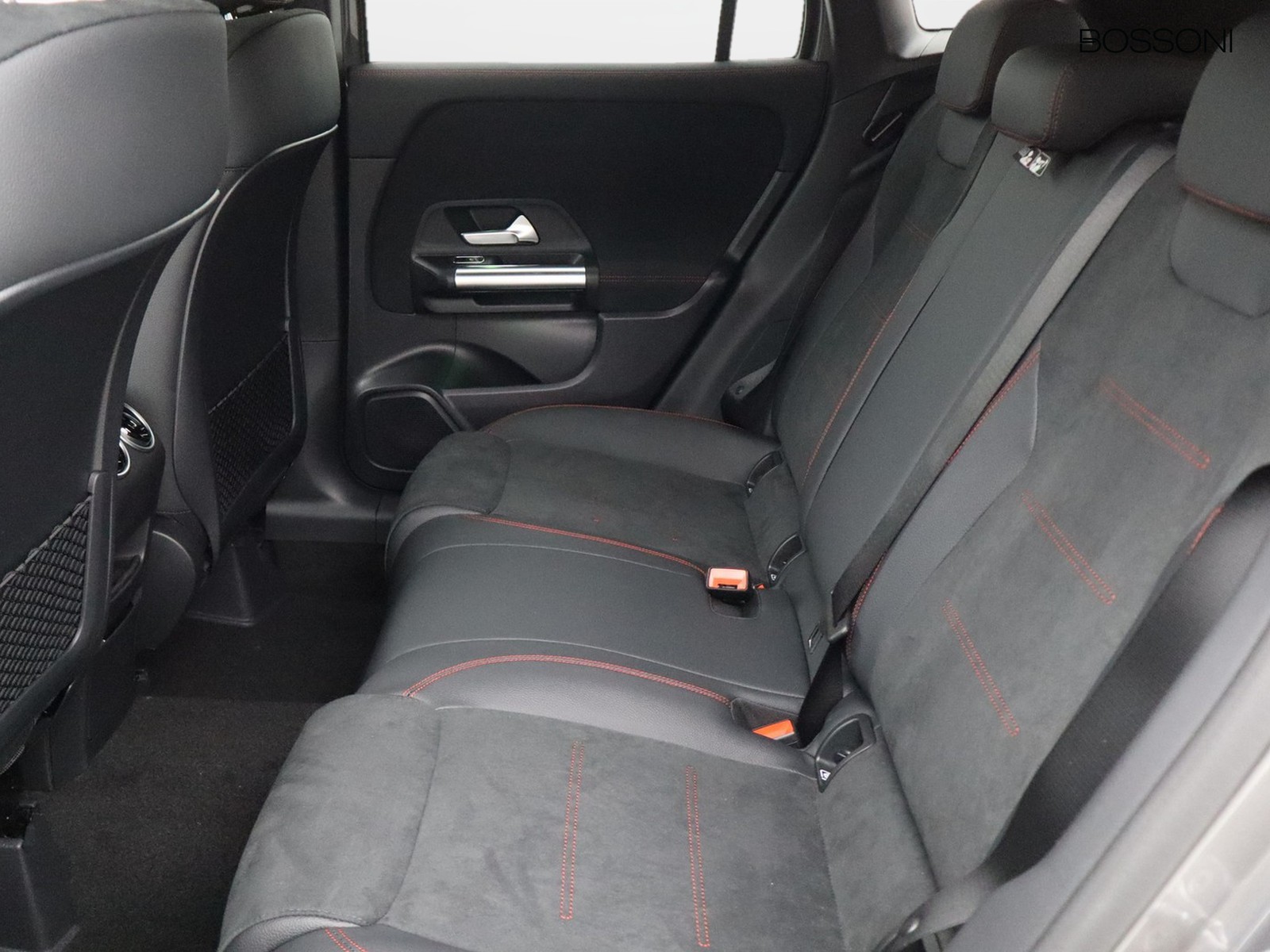 8 - Mercedes GLA 200 d amg line extra 8g-dct