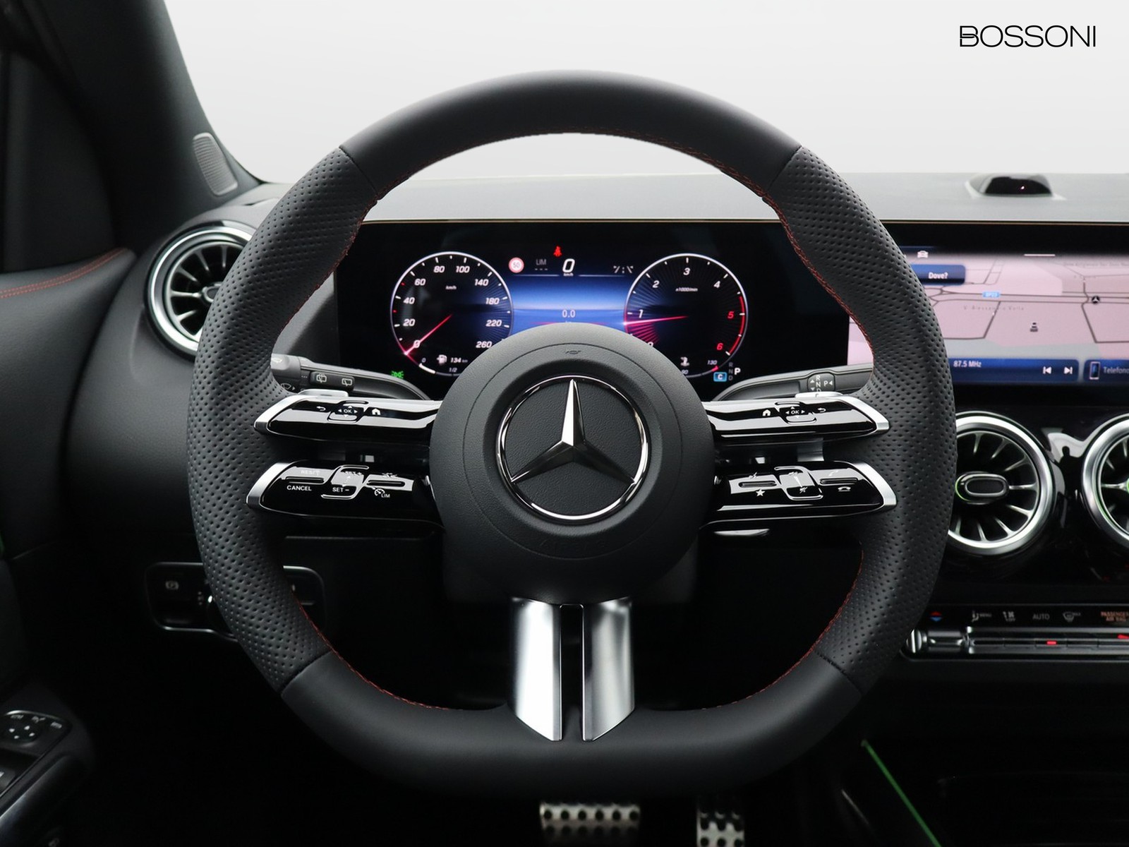 17 - Mercedes GLA 200 d amg line extra 8g-dct