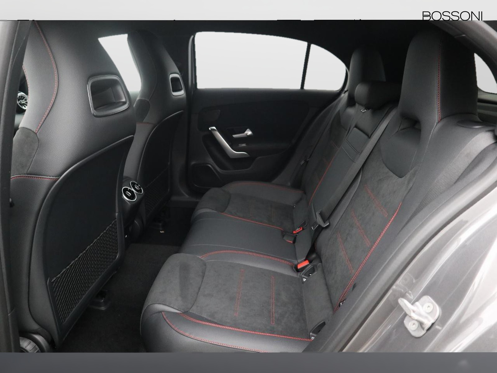 8 - Mercedes Classe A 200 amg line premium 7g-dct