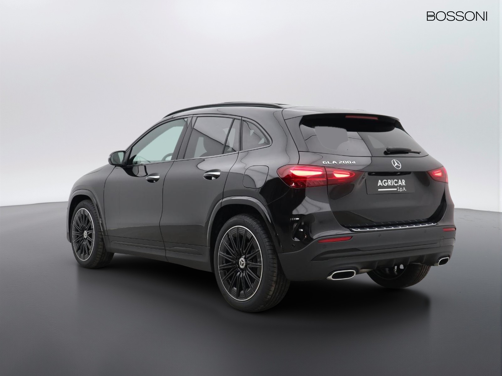 5 - Mercedes GLA 200 d amg line premium 8g-dct