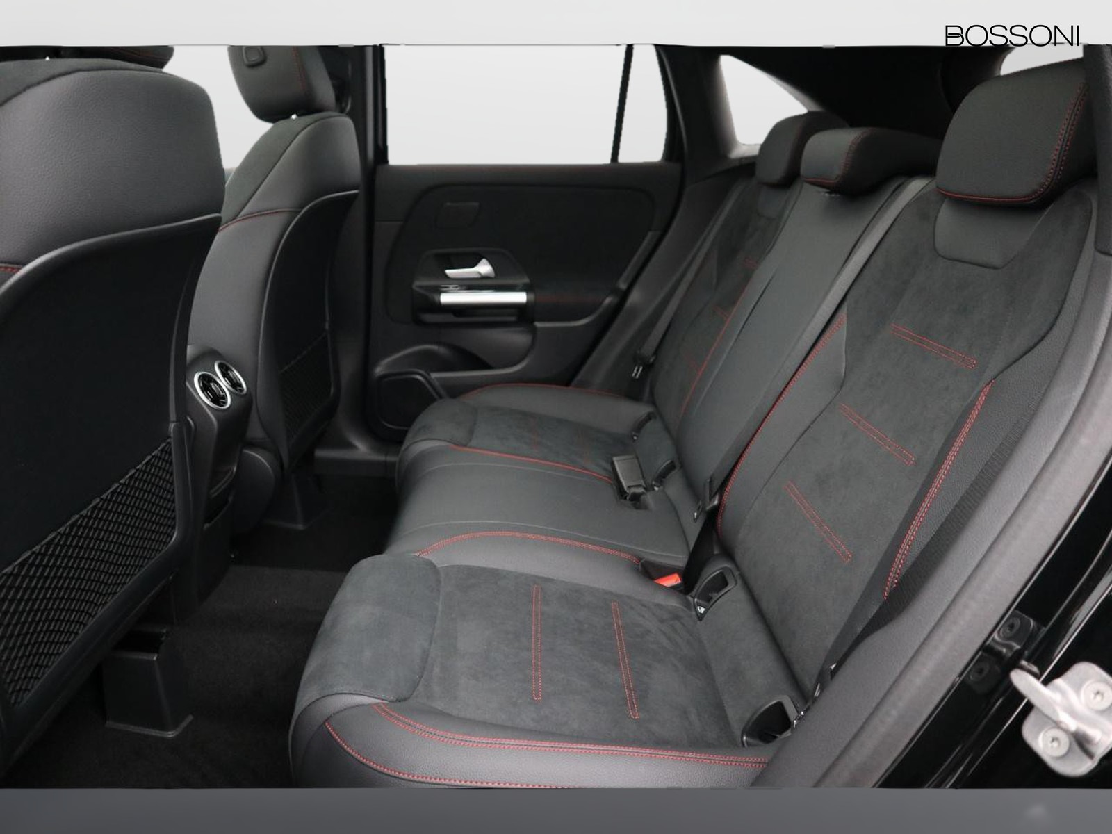 8 - Mercedes GLA 200 d amg line premium 8g-dct