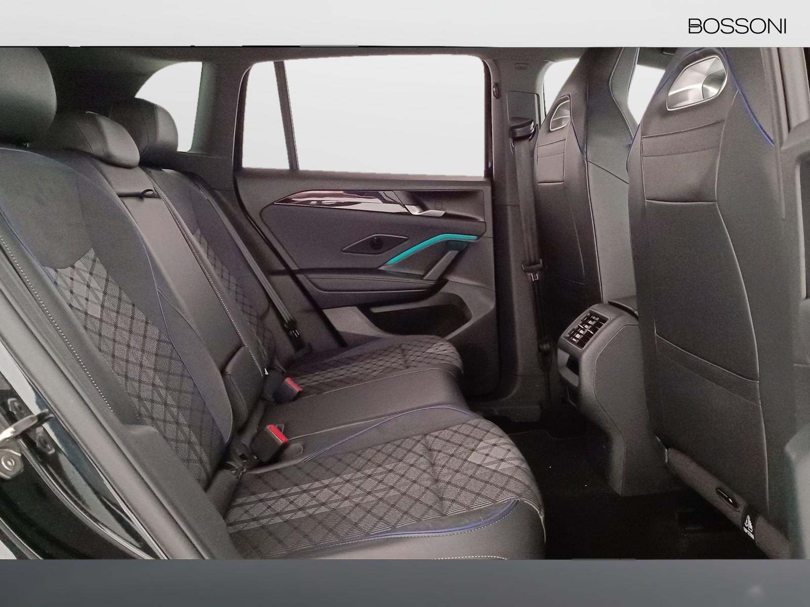 9 - Volkswagen Tiguan 2.0 tdi scr 150cv r-line dsg